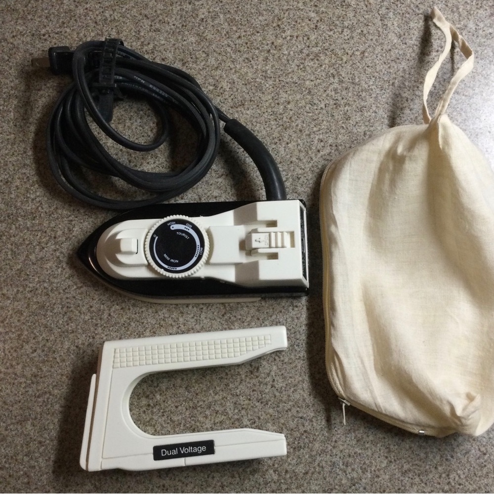 Black & White Dual Voltage Travel Mini Iron – Compact and Portable